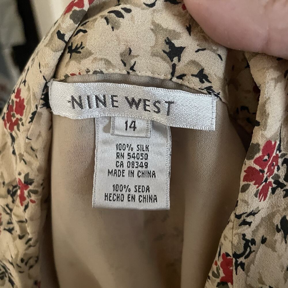 NINE WEST Nude Black 100% Silk Floral Button Up Top Short Sleeve Womens 14 - Picture 10 of 10